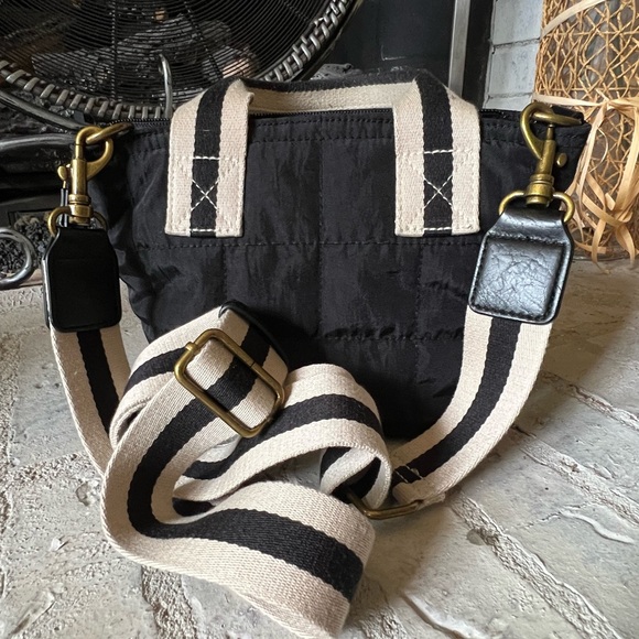 Universal Thread Black Puffer Mini Crossbody Bag 🌼 - Picture 6 of 10